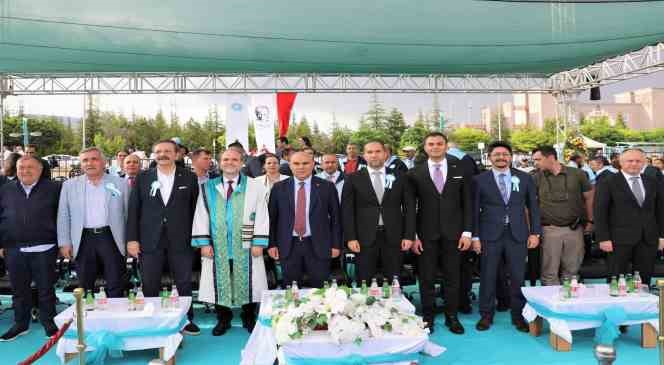 Niğde Ömer Halisdemir Üniversitesi’nde mezuniyet heyecanı