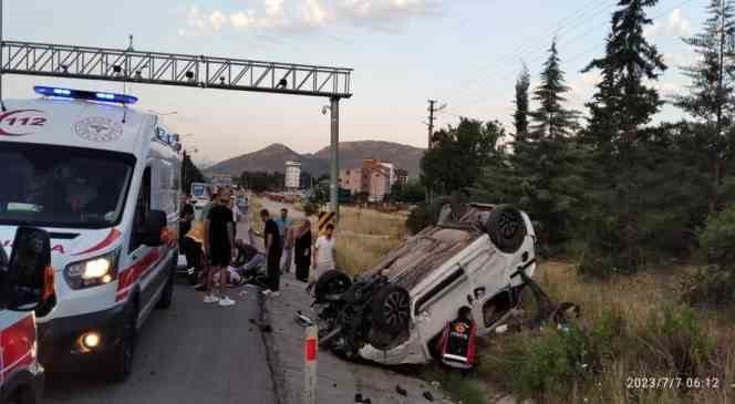 Burdur’da otomobilin takla attığı kazada yaralananlardan 1 kişi hayatını kaybetti