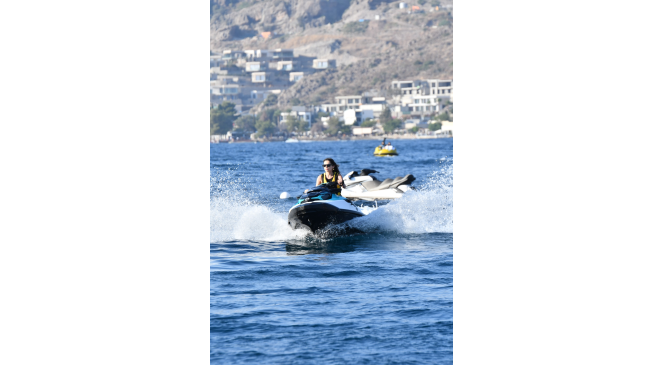 Yağmur’un jet-ski şovu
