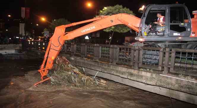 Ordu&rsquo;da sel: Cadde ve sokaklar g&ouml;le d&ouml;nd&uuml;
