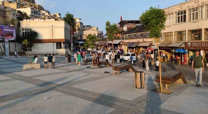 Mardin, sıcak havaya rağmen turistlerin rotasında
