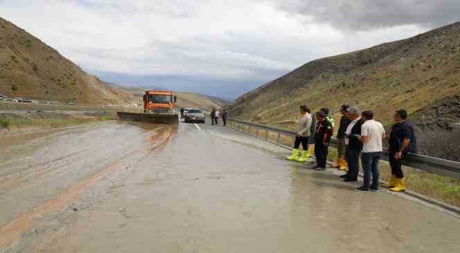 Erzincan - Sivas kara yolu ulaşıma açıldı