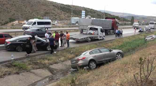 43 ilin geçiş güzergahında kuvvetli yağış etkili oldu: Kazalar peş peşe geldi, 8 yaralı