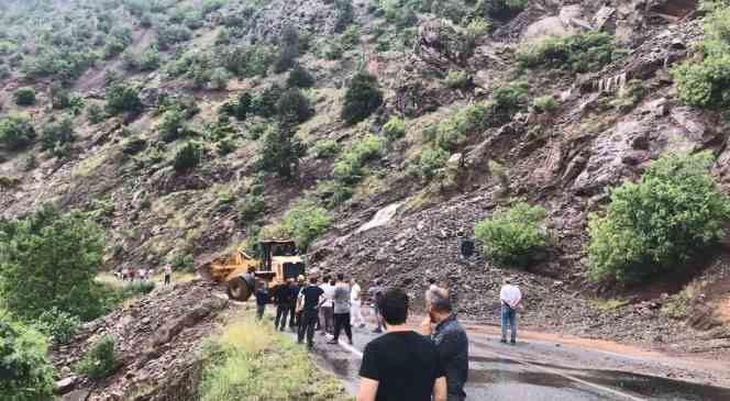 Artvin’de sağanak heyelan ve su baskınlarına neden oldu