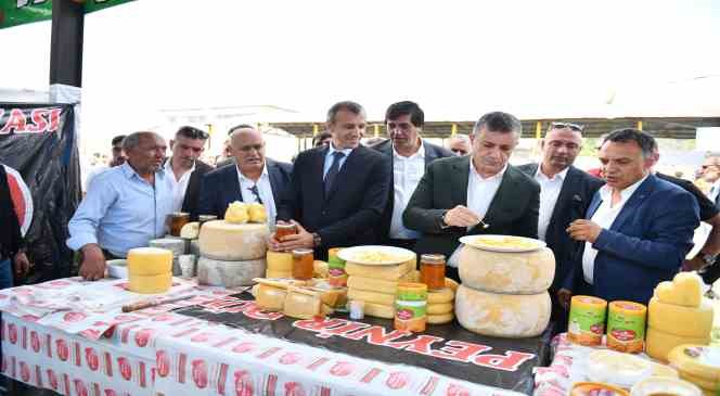 Esenyurt Belediye Başkanı Bozkurt G&ouml;le K&uuml;lt&uuml;r ve Kaşar Festivali&rsquo;nde
