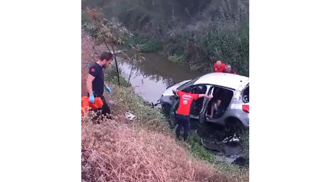 Otomobil sulama kanalına d&uuml;şt&uuml;: 1 &ouml;l&uuml;, 2 yaralı
