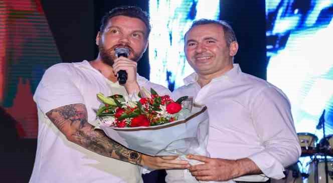 Yalova&rsquo;nın il oluşunun yıld&ouml;n&uuml;m&uuml; Sinan Ak&ccedil;ıl ile kutlandı
