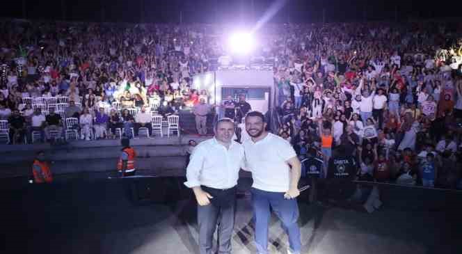 Yalova’nın il oluşunun yıldönümü Sinan Akçıl ile kutlandı