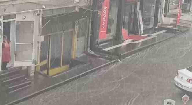 Sağanak yağış Develi’de etkili oldu