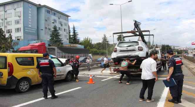 Trabzon&rsquo;da 6 ara&ccedil;lı zincirleme kaza: 3 yaralı
