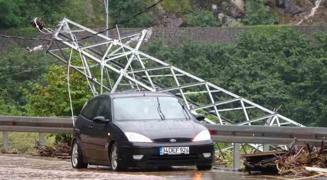 Karadeniz-Akdeniz yolu heyelan nedeniyle ulaşıma kapandı 