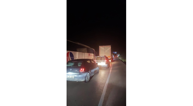 TEM Otoyolu’ndaki heyelan sebebiyle Ankara-İstanbul yolu trafiğe kapandı