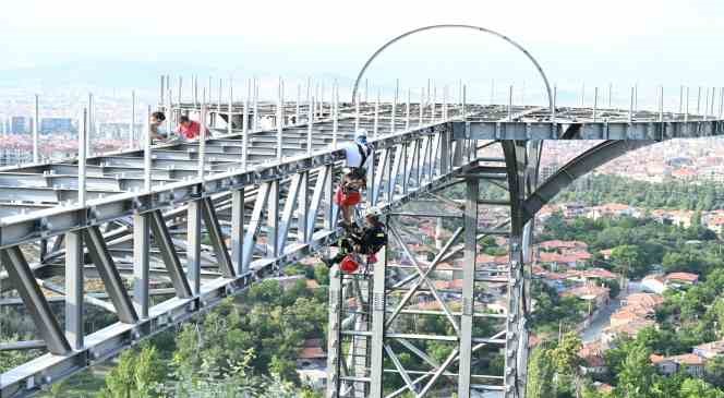 Isparta Belediyesi Türkiye’nin sayılı ve büyük cam teraslarından birini inşa ediyor