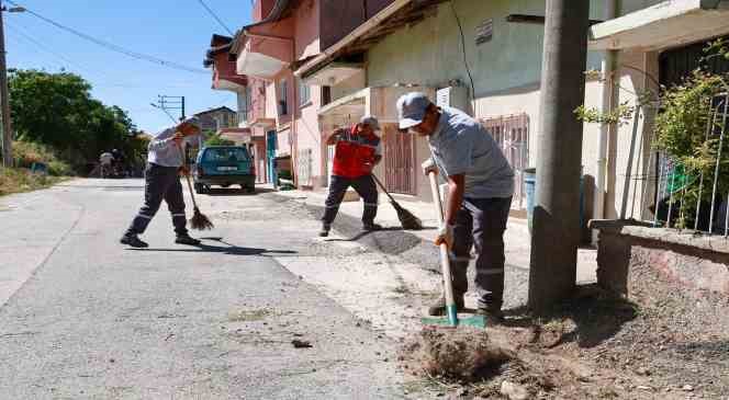 Uşak&rsquo;ta cadde ve &ccedil;evre temizlemesi s&uuml;r&uuml;yor
