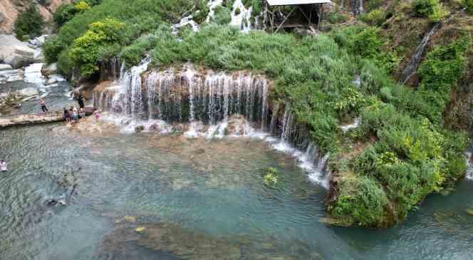 &Ccedil;ukurova&rsquo;nın gizli cenneti K&uuml;p Şelalesi hayran bıraktı
