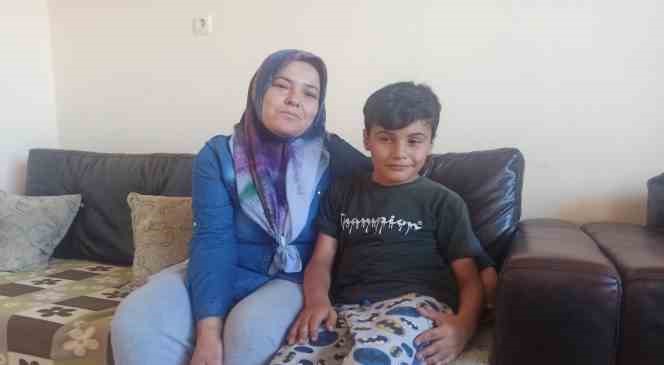 8 yaşındaki Abdullah, 3 yaşında geçirdiği kazada gözlerini kaybetti