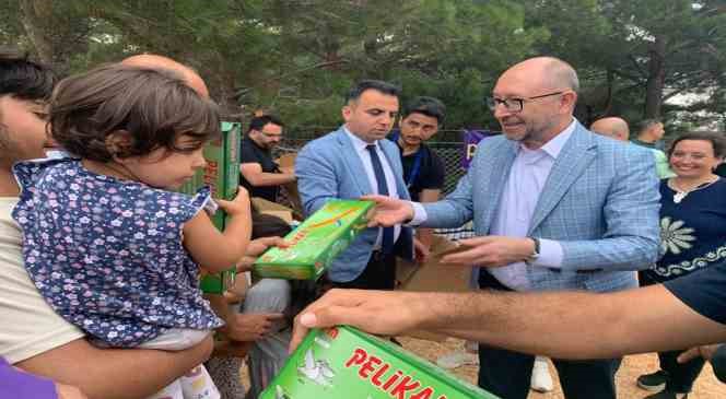 Rektör Erdal, Hatay’da depremzede miniklerle bir araya geldi