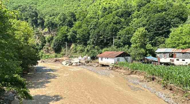 Selden yıkılan ev havadan görüntülendi