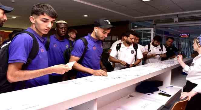 Başakşehir yeni sezon hazırlık kampı i&ccedil;in Burdur&rsquo;a geldi
