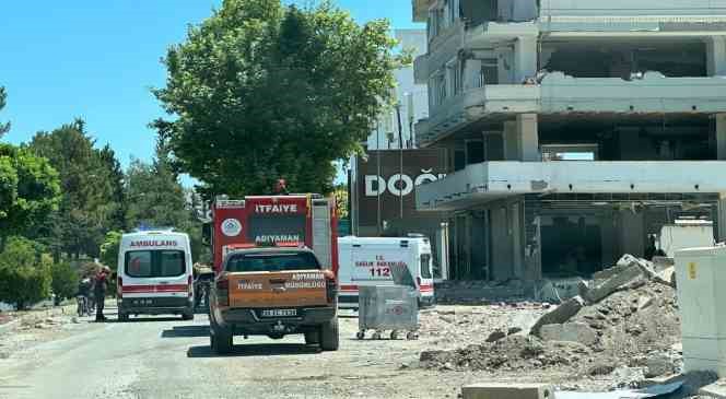 Asans&ouml;r&uuml; s&ouml;kmek isterken duvar altında kaldı
