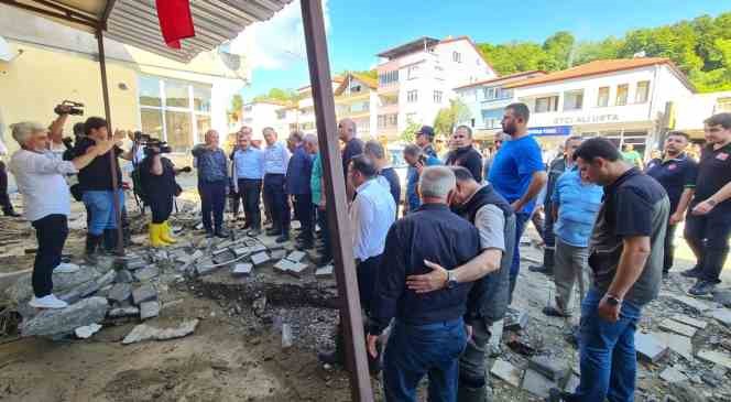 Bakan Yerlikaya, Çaycuma’da sel felaketini inceledi