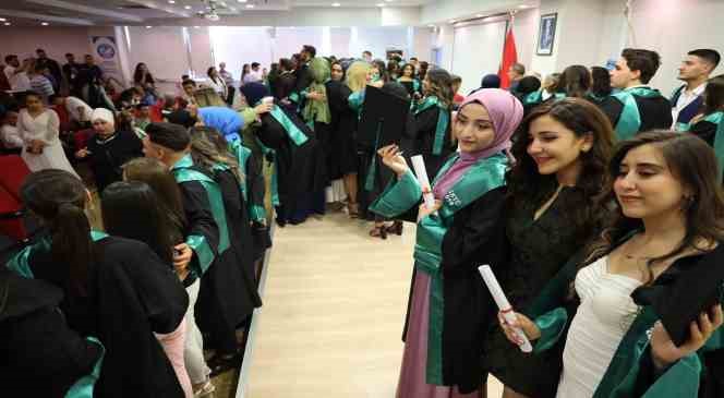 GİBTÜ’den mezun olan 421 öğrenci kep attı