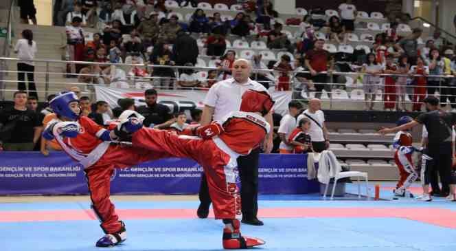 Mardin&rsquo;de kick boks şampiyonasında heyecan s&uuml;r&uuml;yor
