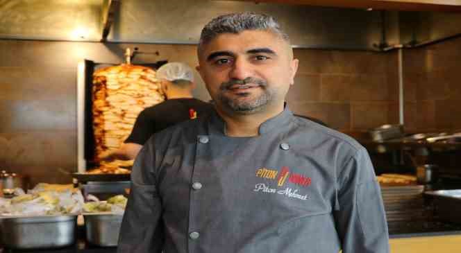 Kebabın başkentinde &lsquo;Piton D&ouml;ner&rsquo; ile fark oluşturuyor
