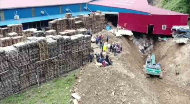 G&ouml;&ccedil;&uuml;k altında kalan şahsı arama &ccedil;alışmaları devam ediyor
