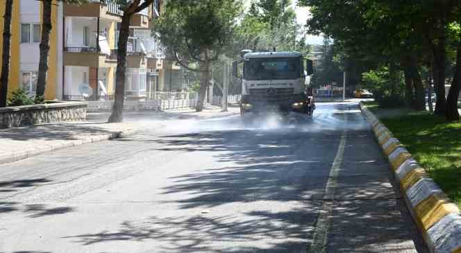 Isparta&rsquo;da  44 mahalle 200 cadde ve 3 bine yakın sokakta genel temizlik
