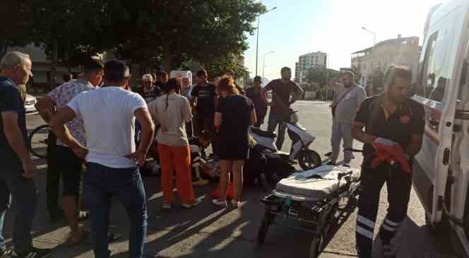 Kamyonet ile elektrikli bisiklet &ccedil;arpıştı: 2 yaralı
