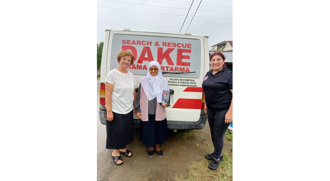 Depremi yaşayan Hidayet teyzeden örnek bağış