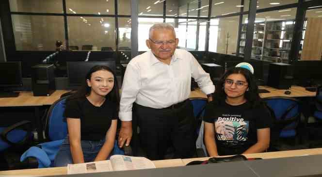 Başkan B&uuml;y&uuml;kkılı&ccedil;&rsquo;tan Beyazşehir Sosyal Yaşam Merkezi&rsquo;nde inceleme
