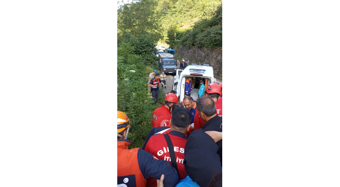 Giresun&rsquo;da g&ouml;&ccedil;&uuml;k altında aranan şahsın cansız bedeni olay yerinden 2 km aşağıda dere kenarında bulundu
