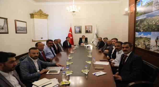 Kars’ta muhtarlar toplantısı sürüyor