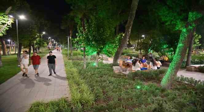 Akhisar&rsquo;ın &rsquo;Central Park&rsquo;ı tamamlandı

