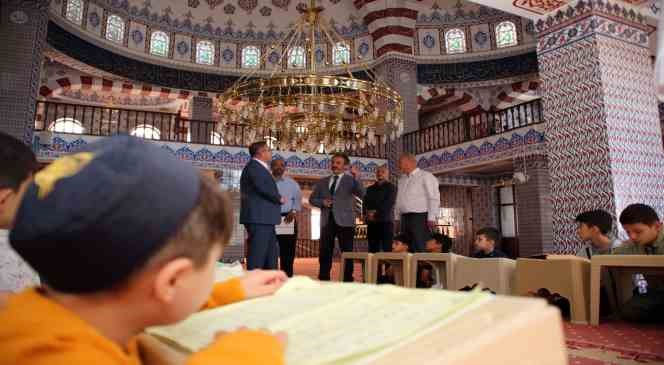 Yozgat Valisi Polat Kur&rsquo;an kursunda ders verdi
