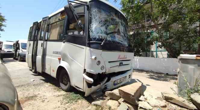 Keşan’da iki yolcu minibüsü çarpıştı: 2 yaralı