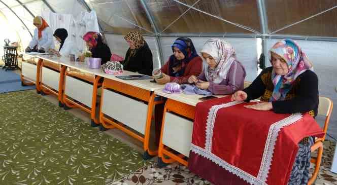 Depremzede kadınlar kooperatif çatısında yeniden üretime başladı İhlas  Haber Ajansı