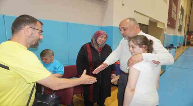 M&uuml;d&uuml;r Kasapoğlu, &ouml;zel bireylerle idman yaptı
