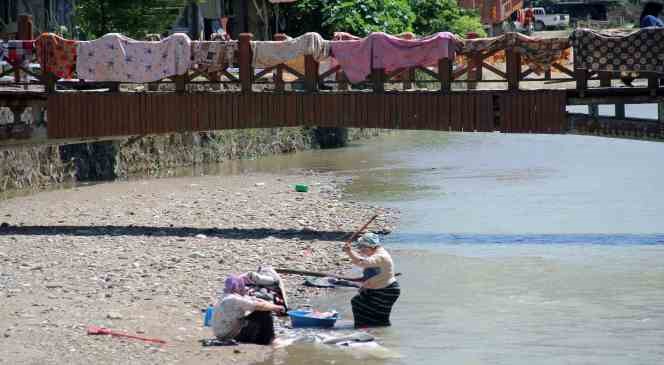 Selin vurduğu Piraziz il&ccedil;esinde temizlik &ccedil;alışmaları başladı
