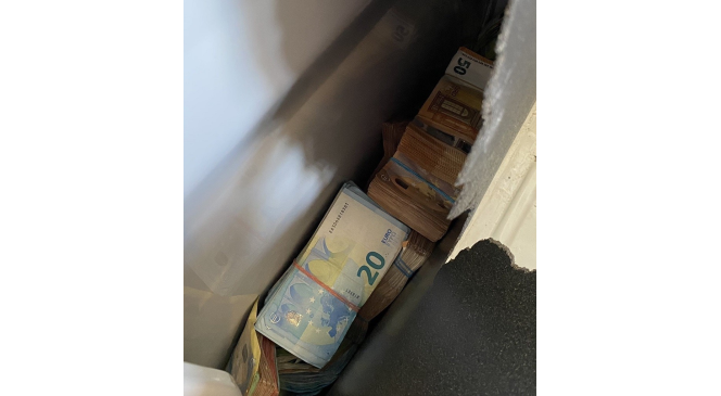 Bulgaristan G&uuml;mr&uuml;ğ&uuml; bug&uuml;ne kadar tek seferde 901 bin euro yakaladı
