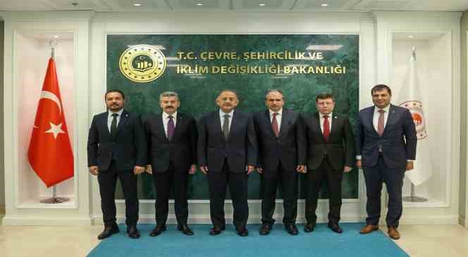 Uşak heyeti, Bakan &Ouml;zhaseki ile kentte devam eden projeleri g&ouml;r&uuml;şt&uuml;
