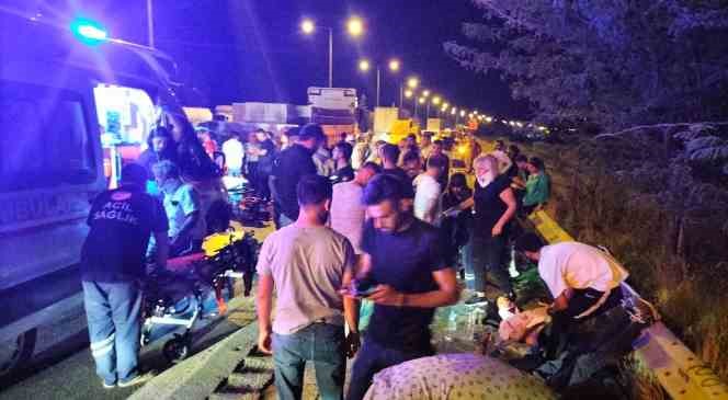 Adana’da biri otobüs 7 araç kazaya karıştı: 16 yaralı 