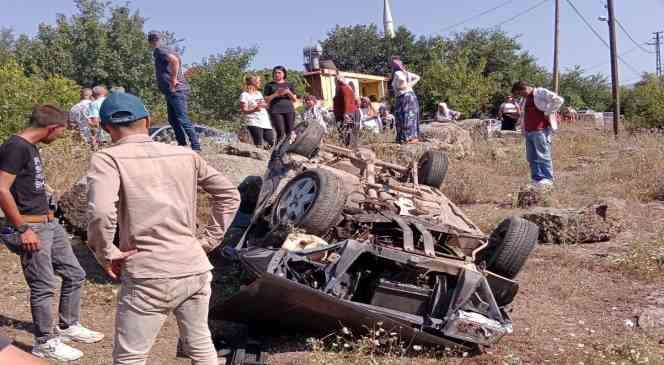 Osmaniye’de otomobil şarampole devrildi, 2 yaralı