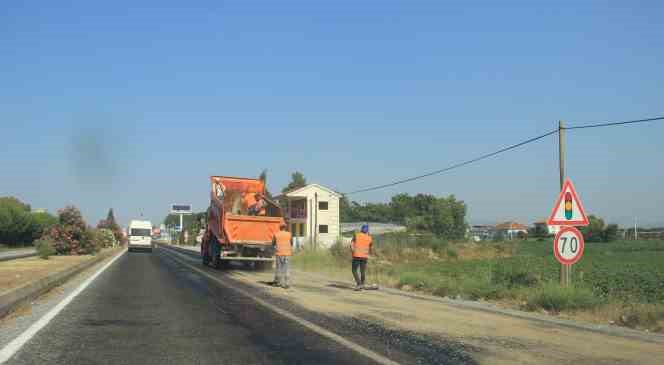 Aydın&rsquo;da etkili olan &ccedil;&ouml;l sıcakları asfalt eritti
