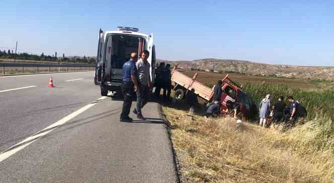 Tarlada dehşeti yaşadılar, kamyoneti üzerlerine sürdü: 1 ölü, 5 yaralı