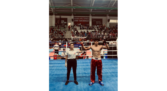 Cizreli milli sporcu &Ccedil;elik, T&uuml;rkiye Kick Boks Şampiyonası&rsquo;nda şampiyon oldu
