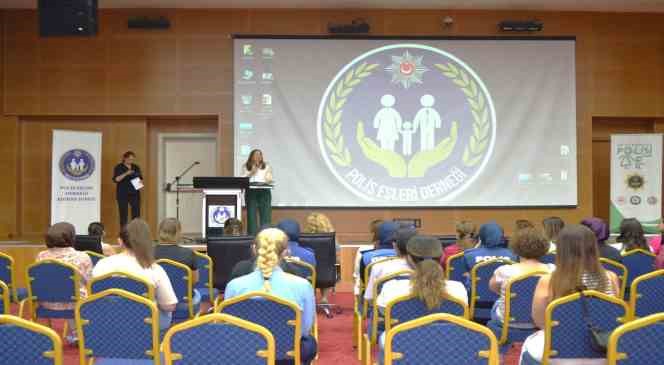 Edirne&rsquo;de "En İyi Narkotik Polisi: Anne" konulu seminer d&uuml;zenlendi

