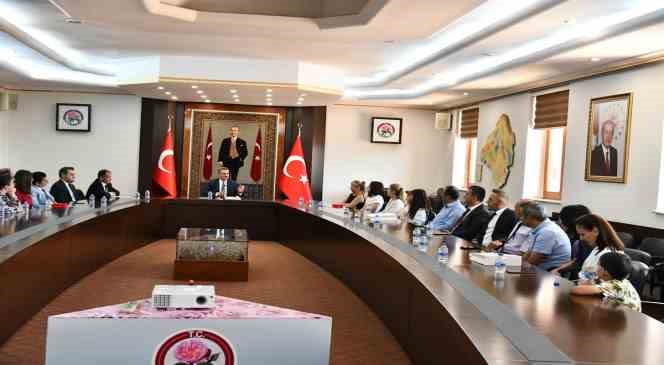Isparta Valisi Baruş LGS birincileri ile bir araya geldi
